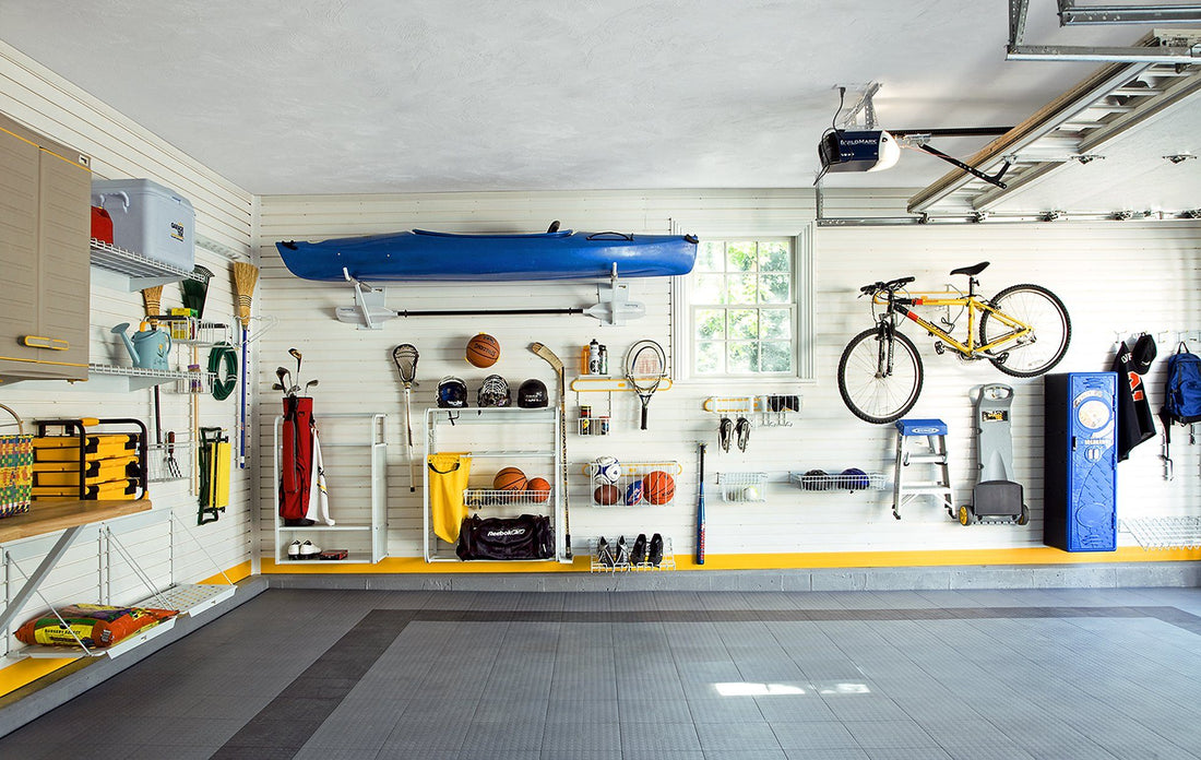 Applica questi accessori sospesi per massimizzare lo spazio del tuo garage:  organizzazione del garage CoolYeah e ruote piroettanti